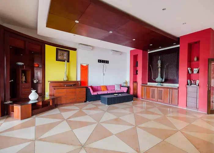 Suarti Resort, & Gallery 4*