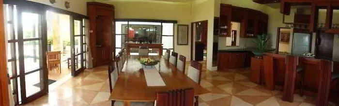 Suarti Resort, & Gallery