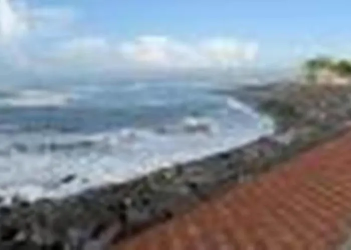 Suarti Resort, & Gallery 4*