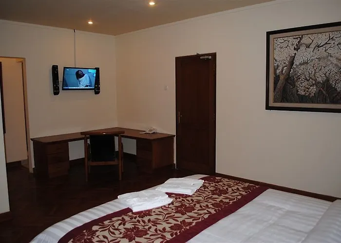 Suarti Resort, & Gallery 4*